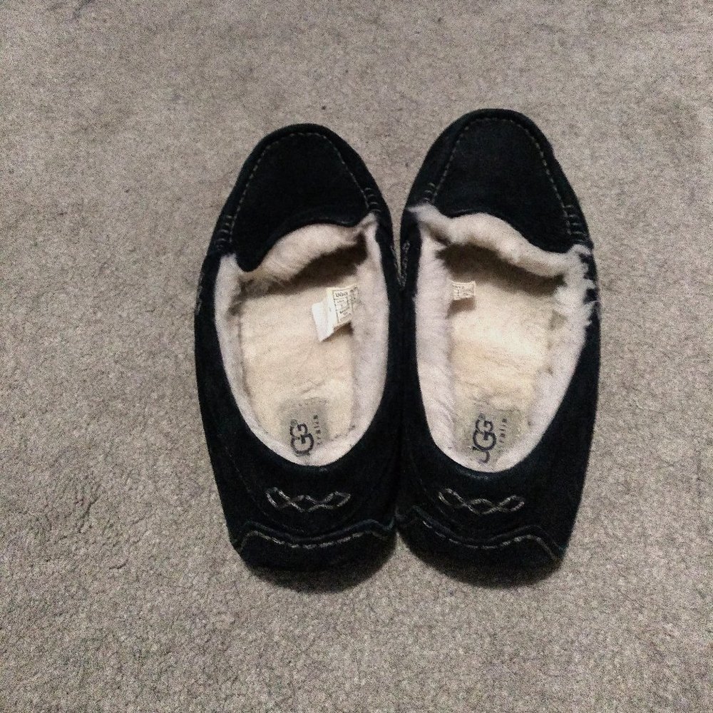 UGG Slippers sz 7